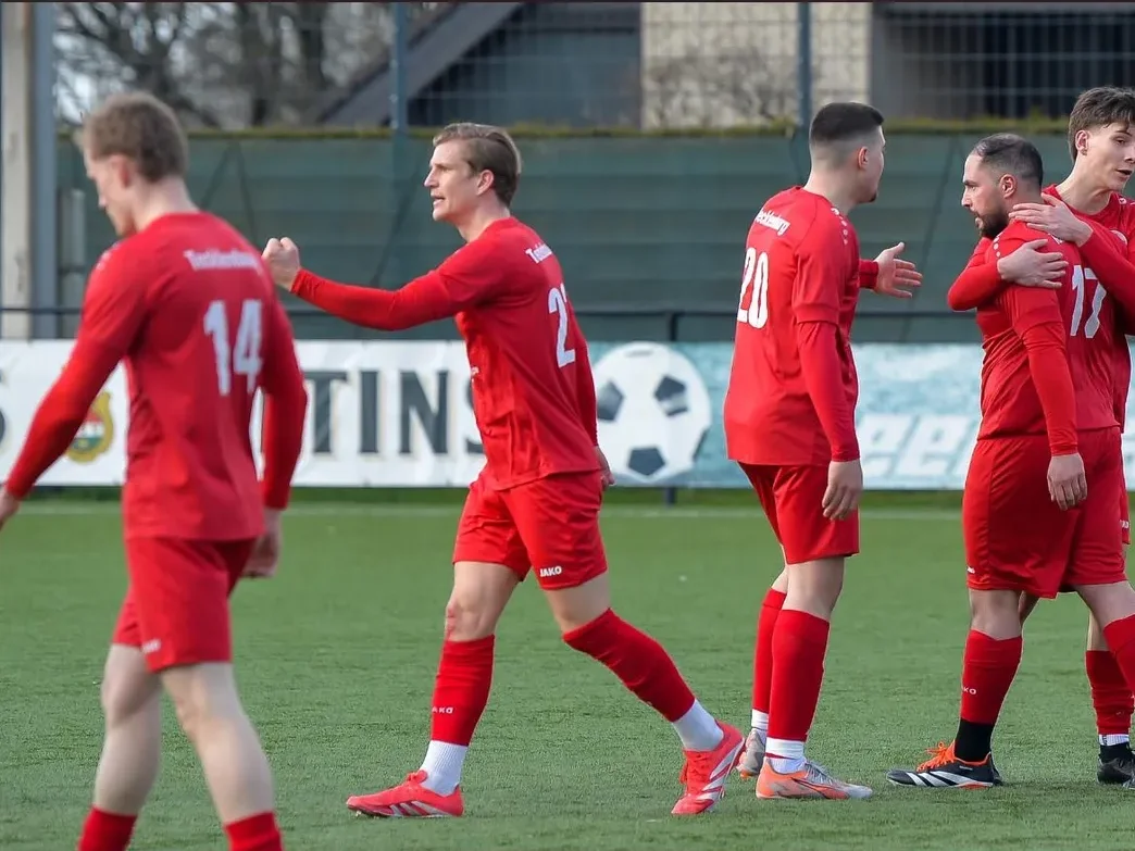 Spieler beim Jubel nach einem Treffer